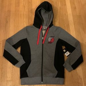 NWT Women’s NBA Portland Trailblazers Zip Up Hoodie w/Pockets.
